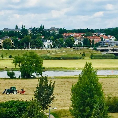 Panoramablick Auf Elbe Und Schlosser Dresden Exterior foto