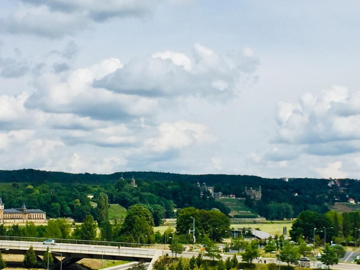 Panoramablick Auf Elbe Und Schlosser Dresden Exterior foto